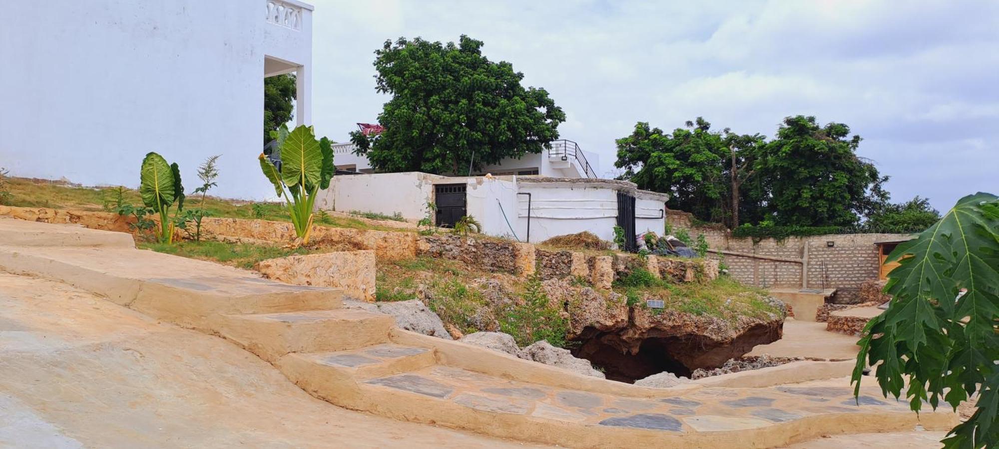 דיאני ביץ' Cave Diani Holiday Apartments מראה חיצוני תמונה