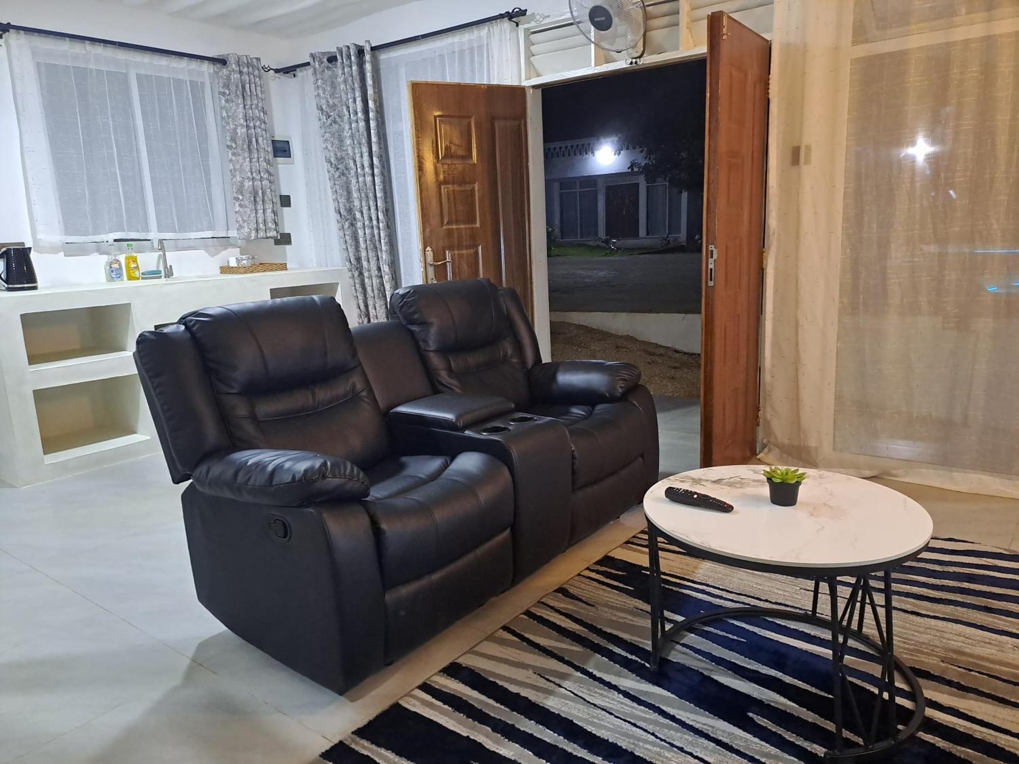 דיאני ביץ' Cave Diani Holiday Apartments מראה חיצוני תמונה